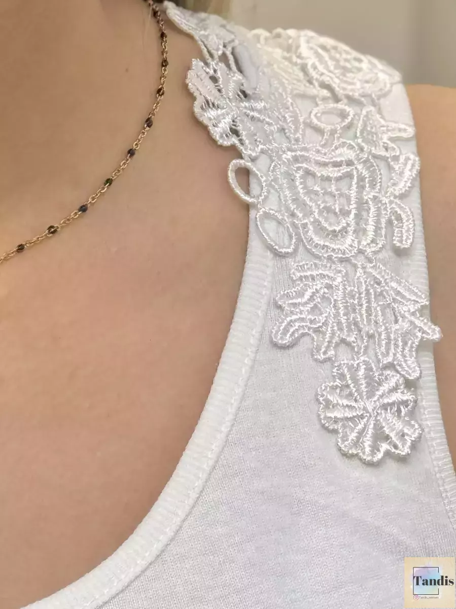 تاپ گیپور دار سفید و زرد حراجی