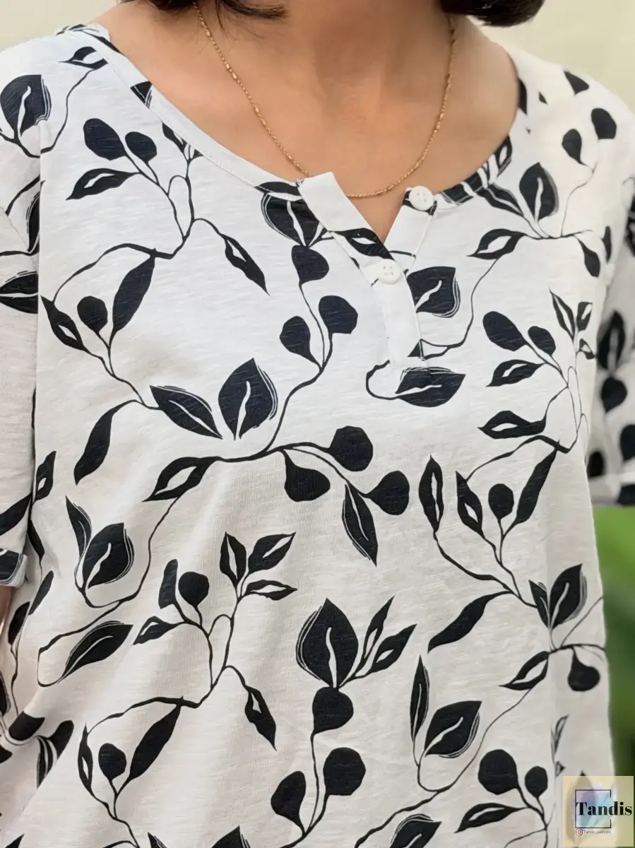 تیشرت طرح برگ جلو دکمه (رنگبندی)